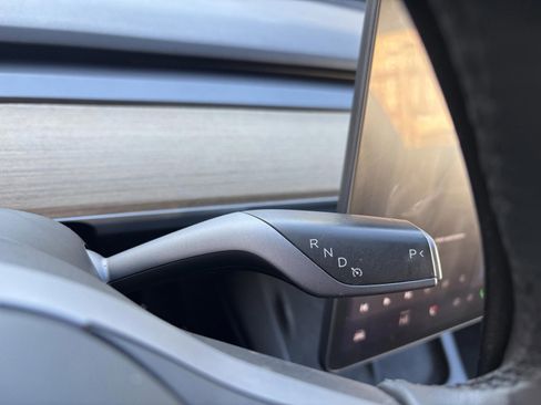 Used 2021 Tesla Model 3 Standard Range Plus image 16