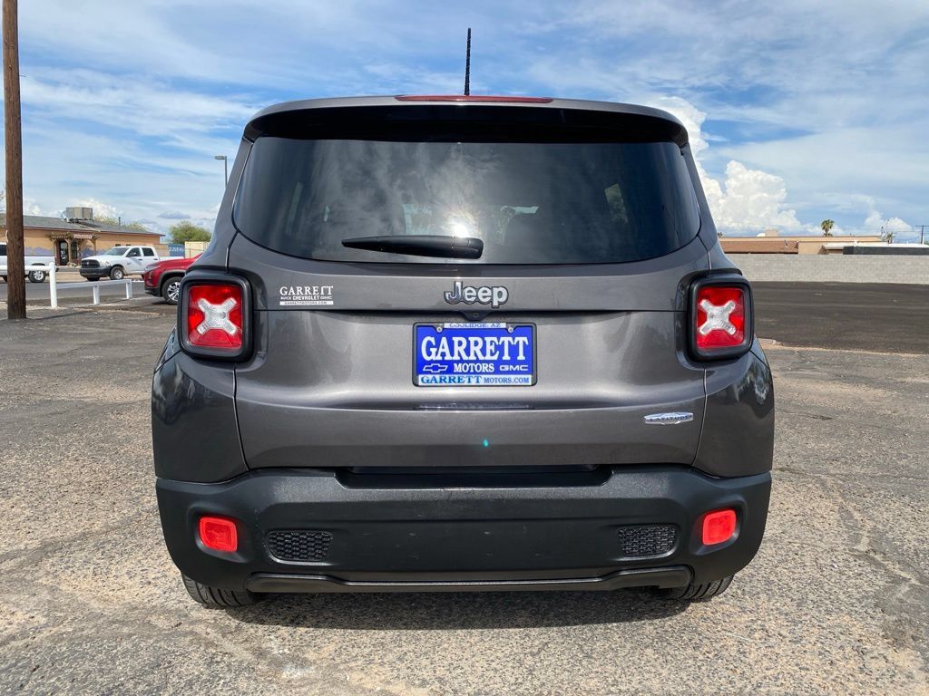 Used 2017 Jeep Renegade Latitude FWD image 13