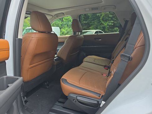 Used 2025 Nissan Pathfinder Platinum w/ Cargo Package FWD image 10