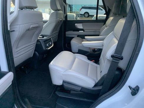 Used 2025 Ford Expedition Active image 27
