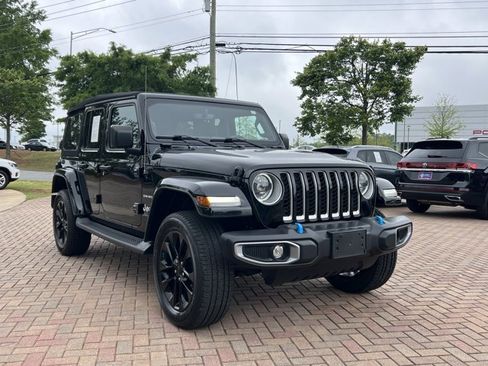 Used 2023 Jeep Wrangler Unlimited Sahara w/ Cold Weather Group AWD/4WD image 3