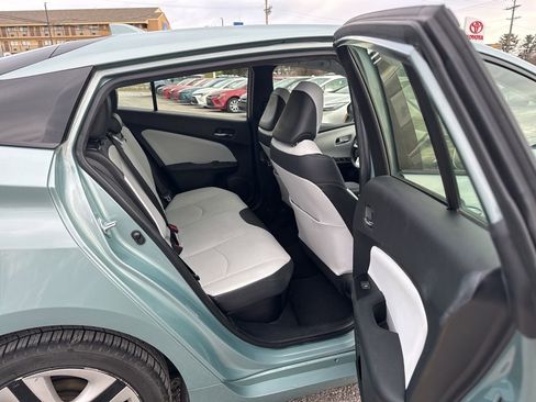 Used 2016 Toyota Prius Three Touring image 8