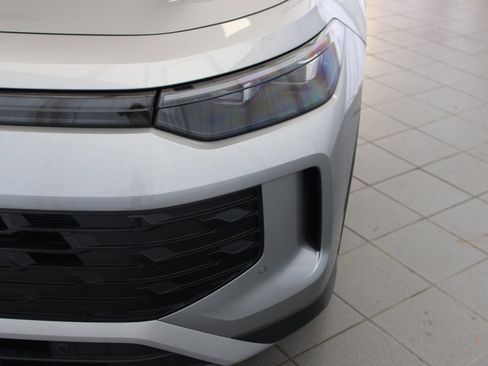 New 2025 Volkswagen Tiguan S FWD image 10