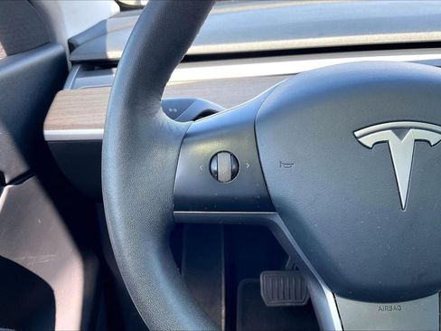 Used 2021 Tesla Model Y Long Range AWD/4WD image 17
