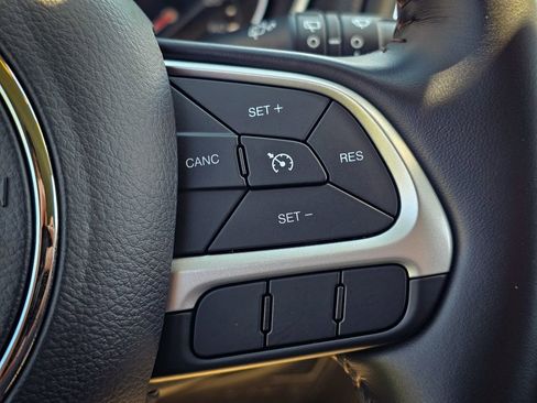 Used 2020 Jeep Compass Latitude AWD/4WD image 18