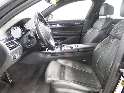Used 2019 BMW 750i xDrive w/ Executive Package image 10