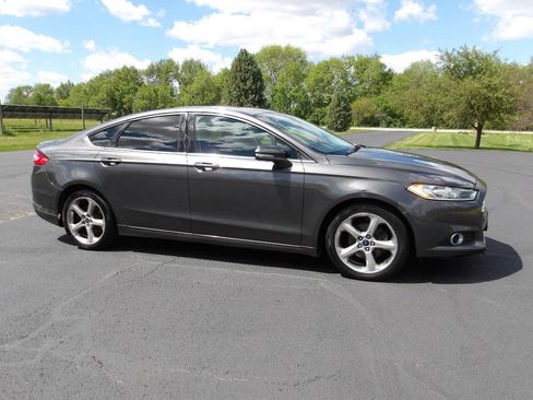 Used 2015 Ford Fusion SE w/ Equipment Group 201A FWD image 9