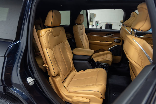 Used 2024 Jeep Grand Cherokee L Summit AWD/4WD image 26