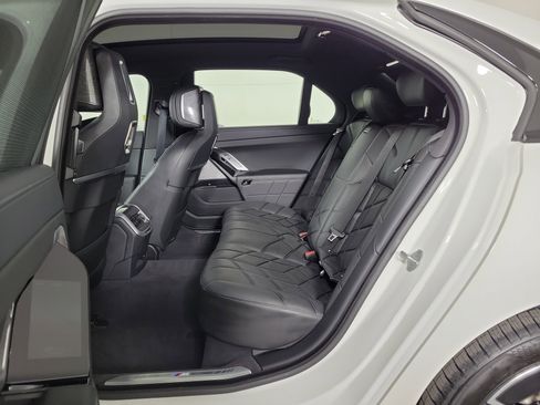 Certified 2025 BMW 740i xDrive image 10