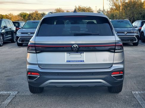 New 2025 Volkswagen Taos SE image 4