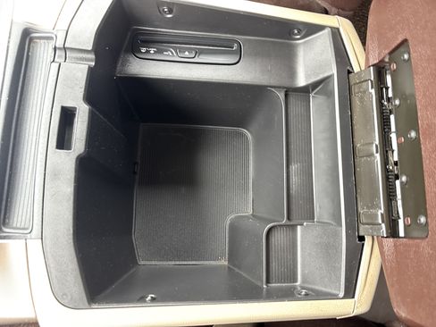 Used 2017 RAM 3500 Laramie Longhorn RWD image 28