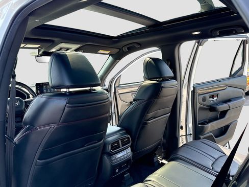 Used 2025 Honda Pilot Black Edition image 6