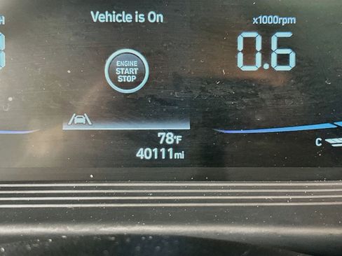 Used 2025 Hyundai Venue SEL FWD image 19