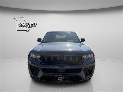 New 2026 Jeep Grand Cherokee Altitude image 3