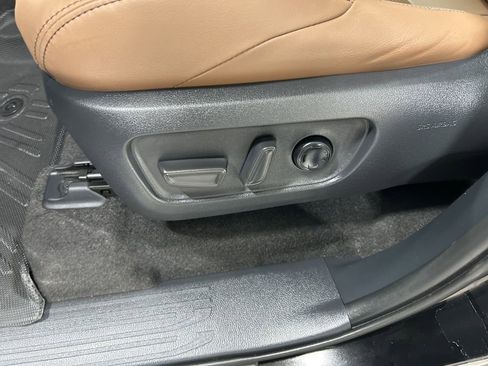 Used 2025 Toyota 4Runner Limited image 10