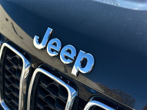 Used 2020 Jeep Grand Cherokee Limited image 15