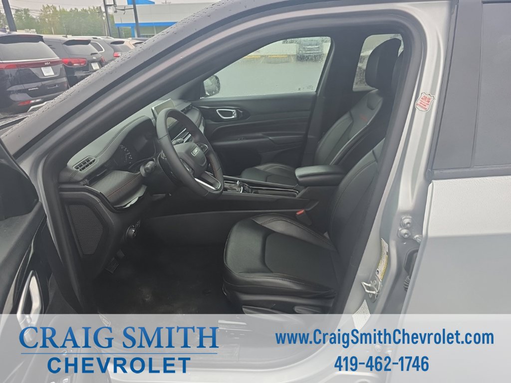 Used 2025 Jeep Compass Trailhawk AWD/4WD image 12
