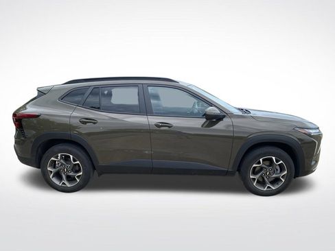 Used 2024 Chevrolet Trax LT w/ Sunroof Package FWD image 8