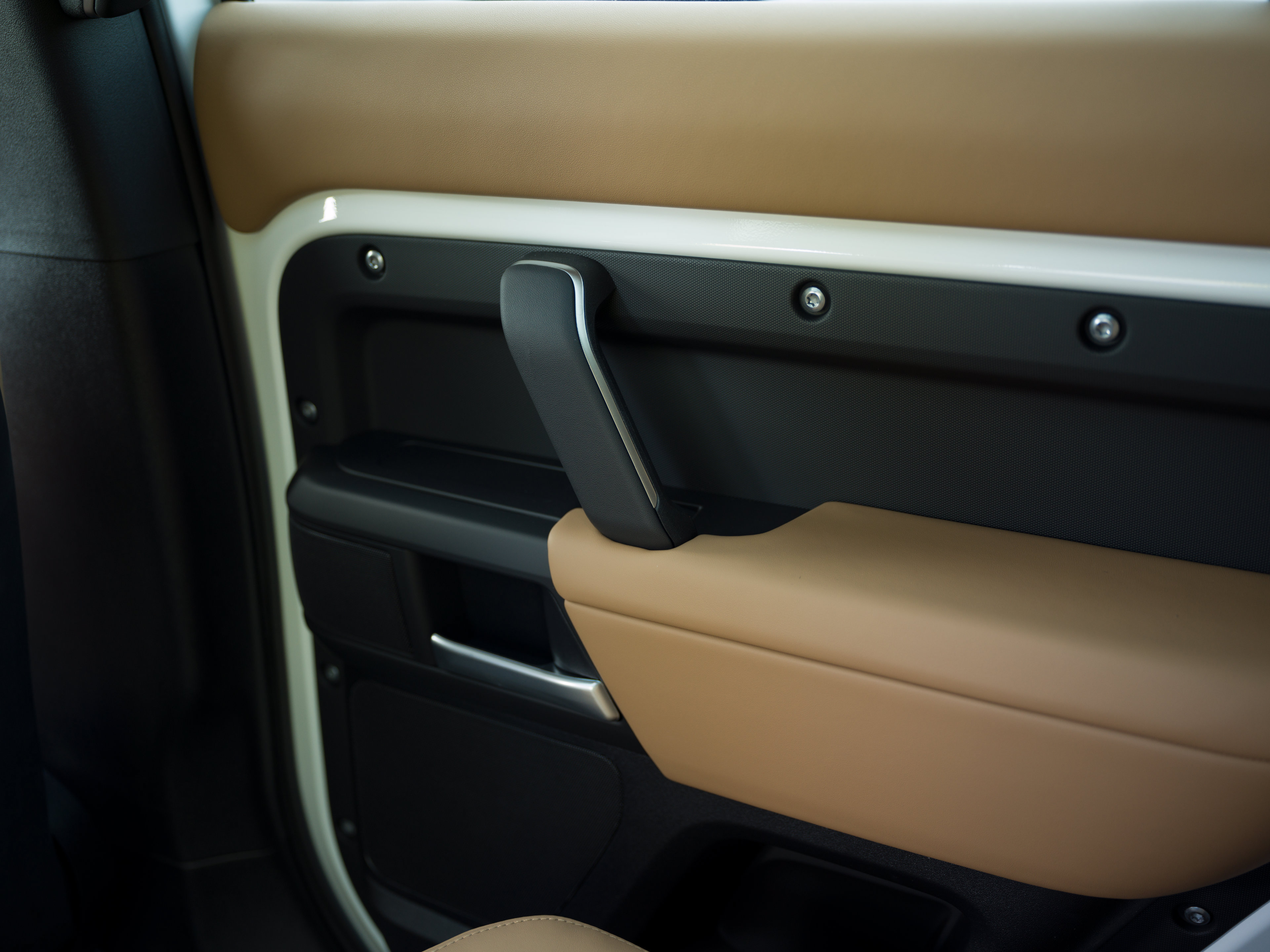 New 2026 Land Rover Defender 110 X-Dynamic SE AWD/4WD image 33