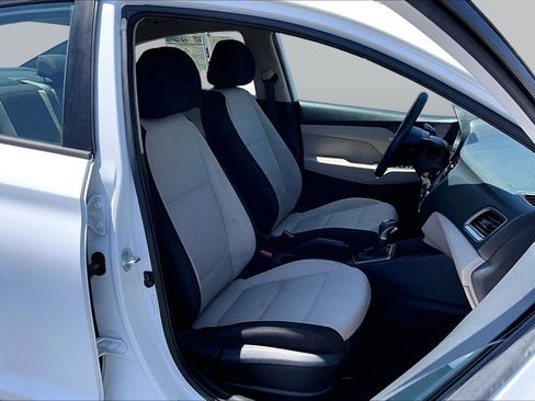 Used 2022 Hyundai Accent SE w/ Cargo Package FWD image 7