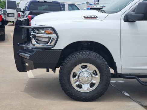 Used 2025 RAM 2500 Tradesman w/ Chrome Appearance Group AWD/4WD image 9