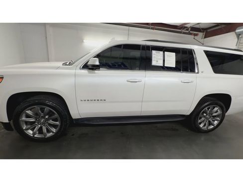 Used 2020 Chevrolet Suburban LT RWD image 4
