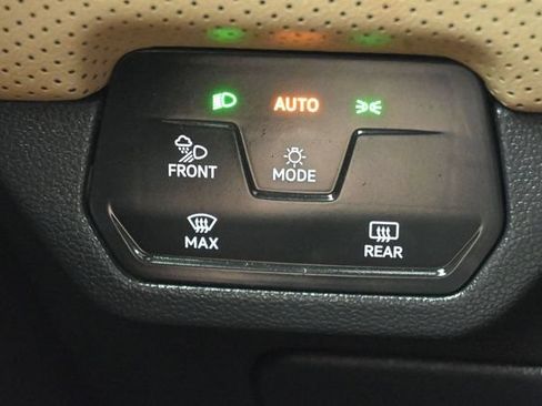 Used 2024 Volkswagen Atlas Cross Sport SE FWD image 26