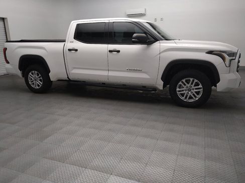 Used 2022 Toyota Tundra SR5 w/ SR5 Convenience Package AWD/4WD image 11