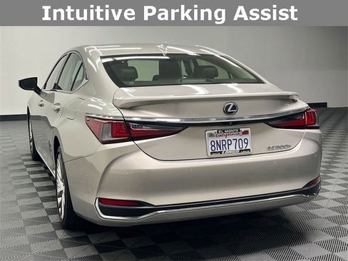 Used 2019 Lexus ES 300h w/ Luxury Package image 8