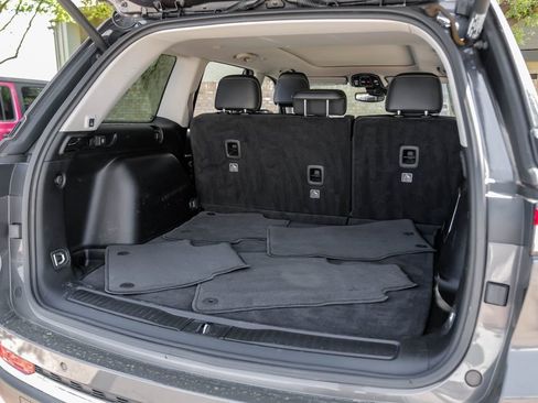 Used 2022 Jeep Grand Cherokee Limited image 63