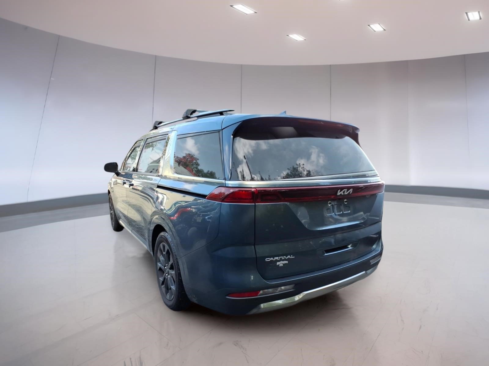 Used 2024 Kia Carnival SX FWD image 3