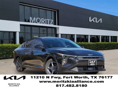 New 2025 Kia K4 LXS image 1