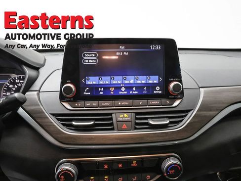 Used 2024 Nissan Altima 2.5 SV FWD image 12