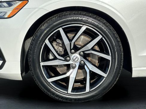 Used 2020 Volvo S60 T5 Momentum w/ Premium Package image 24