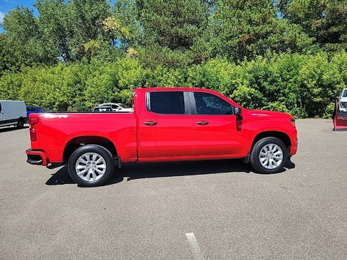 Used 2022 Chevrolet Silverado 1500 Custom AWD/4WD image 9