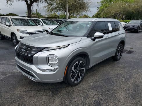 Used 2023 Mitsubishi Outlander SEL image 3