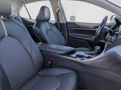 Used 2024 Toyota Camry SE image 19