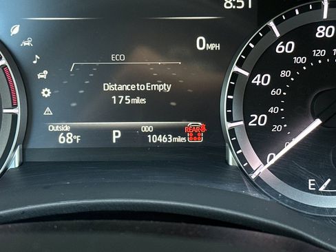 Used 2025 Toyota Highlander XLE FWD image 27