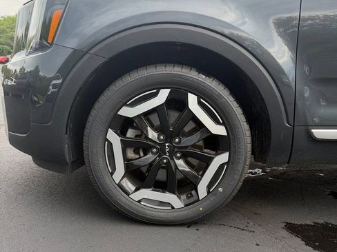 Used 2024 Kia Telluride EX w/ EX Captain's Chair Package AWD/4WD image 2