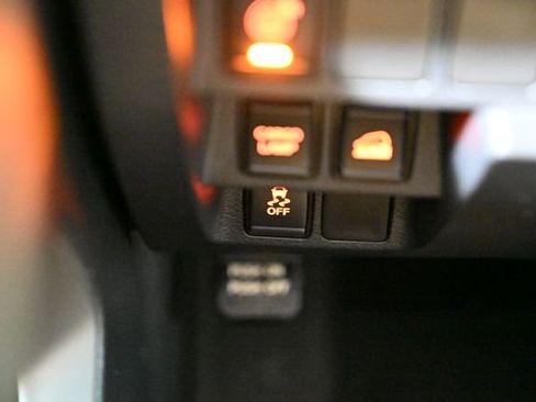 Used 2022 Nissan Frontier SV w/ Technology Package image 51