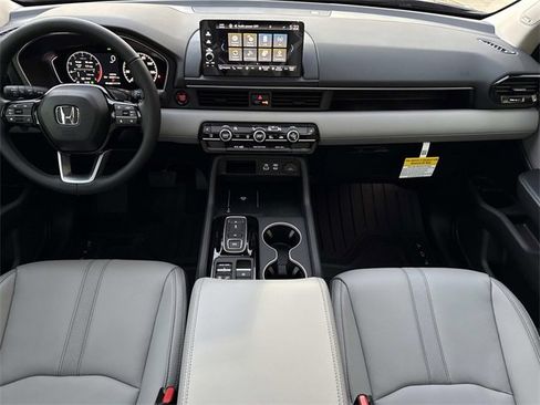 New 2025 Honda Pilot Touring image 14
