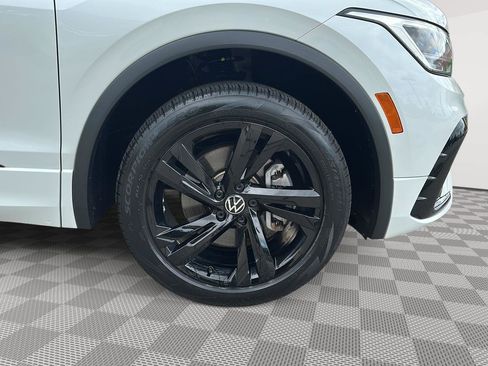 Used 2024 Volkswagen Tiguan SE R-Line AWD/4WD image 12