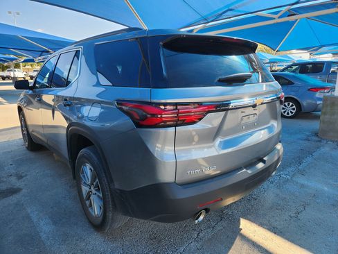 Used 2023 Chevrolet Traverse LT FWD image 3