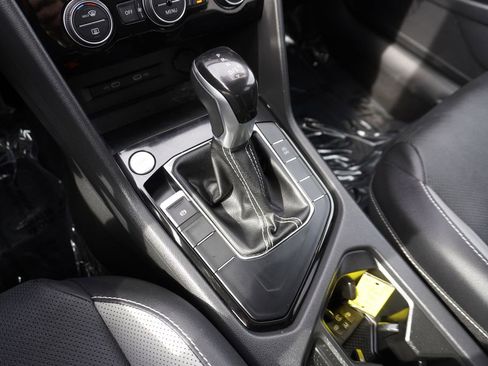 Used 2022 Volkswagen Taos SEL w/ Panoramic Sunroof Package image 18