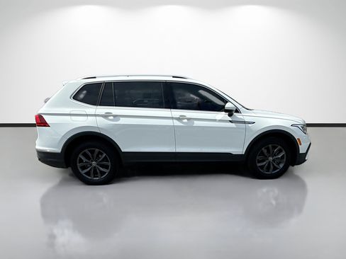 Used 2024 Volkswagen Tiguan SE FWD image 2
