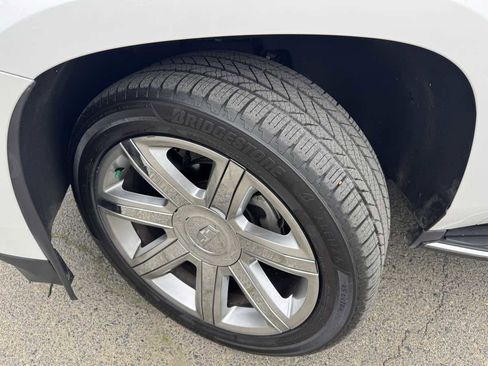 Used 2017 Cadillac Escalade Luxury image 40