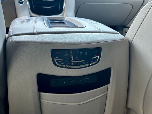Used 2018 Cadillac Escalade Luxury AWD/4WD image 41