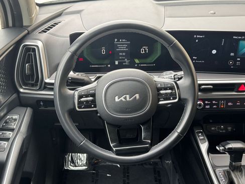 Used 2024 Kia Sorento S image 29