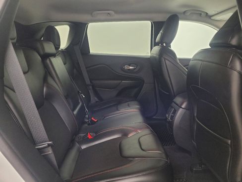 Used 2019 Jeep Cherokee Trailhawk w/ Cold Weather Group AWD/4WD image 19