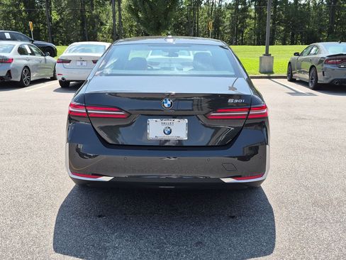 Certified 2024 BMW 530i w/ Premium Package RWD image 4